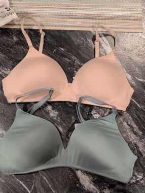 Old Navy Seamless T-Shirt Bras in Nude and Sage